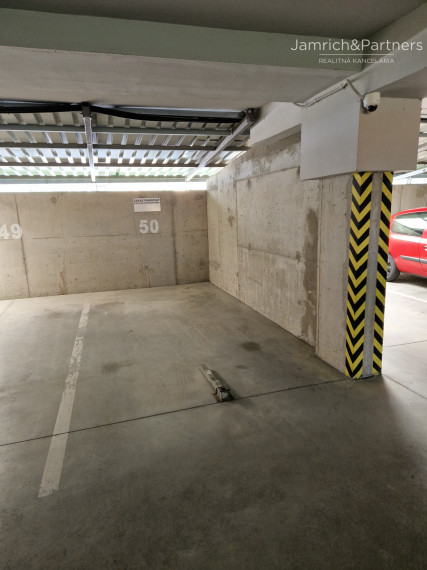 Prenájom GARÁŽOVÉHO MIESTA v Pezinku, na Silvánovej ulici