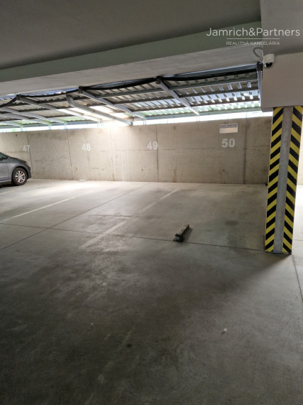 Prenájom GARÁŽOVÉHO MIESTA v Pezinku, na Silvánovej ulici