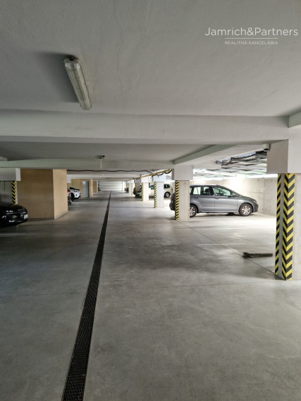 Prenájom GARÁŽOVÉHO MIESTA v Pezinku, na Silvánovej ulici