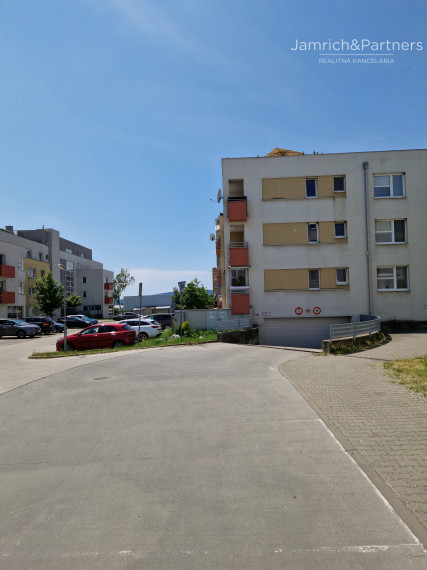 Prenájom GARÁŽOVÉHO MIESTA v Pezinku, na Silvánovej ulici