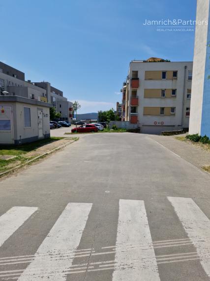 Prenájom GARÁŽOVÉHO MIESTA v Pezinku, na Silvánovej ulici