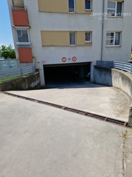 Prenájom GARÁŽOVÉHO MIESTA v Pezinku, na Silvánovej ulici