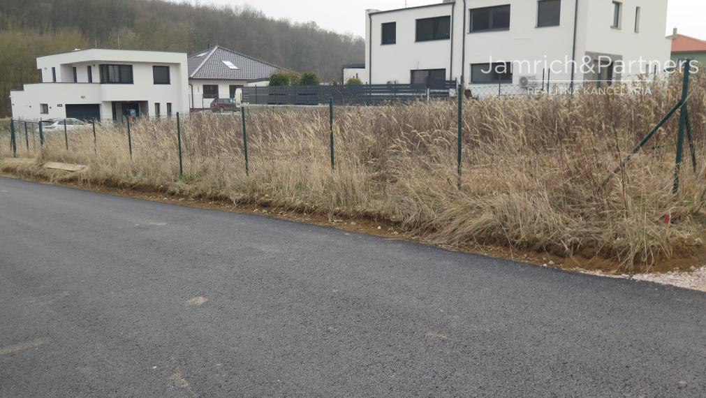 STAVEBNÝ POZEMOK v tichej lokalite mesta Nitra - Kynek