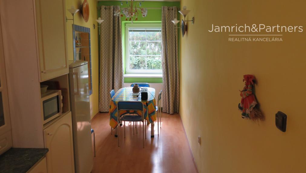 zrekonštruovaný praktický 4–IZBOVÝ RODINNÝ DOM v Lužiankach