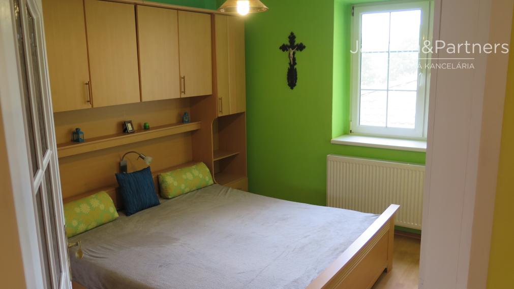 zrekonštruovaný praktický 4–IZBOVÝ RODINNÝ DOM v Lužiankach