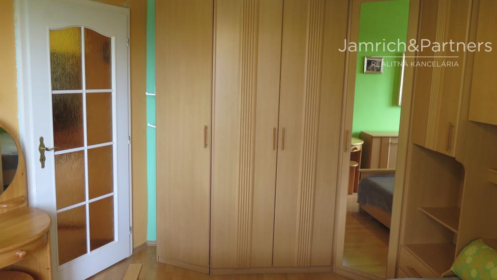 zrekonštruovaný praktický 4–IZBOVÝ RODINNÝ DOM v Lužiankach