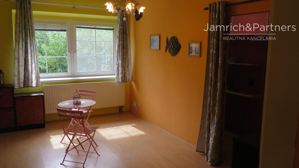 zrekonštruovaný praktický 4–IZBOVÝ RODINNÝ DOM v Lužiankach