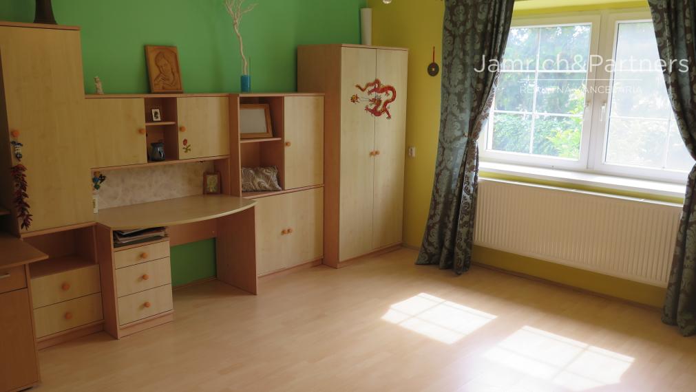 zrekonštruovaný praktický 4–IZBOVÝ RODINNÝ DOM v Lužiankach