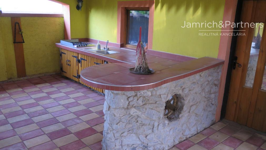 zrekonštruovaný praktický 4–IZBOVÝ RODINNÝ DOM v Lužiankach