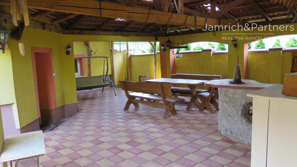 zrekonštruovaný praktický 4–IZBOVÝ RODINNÝ DOM v Lužiankach