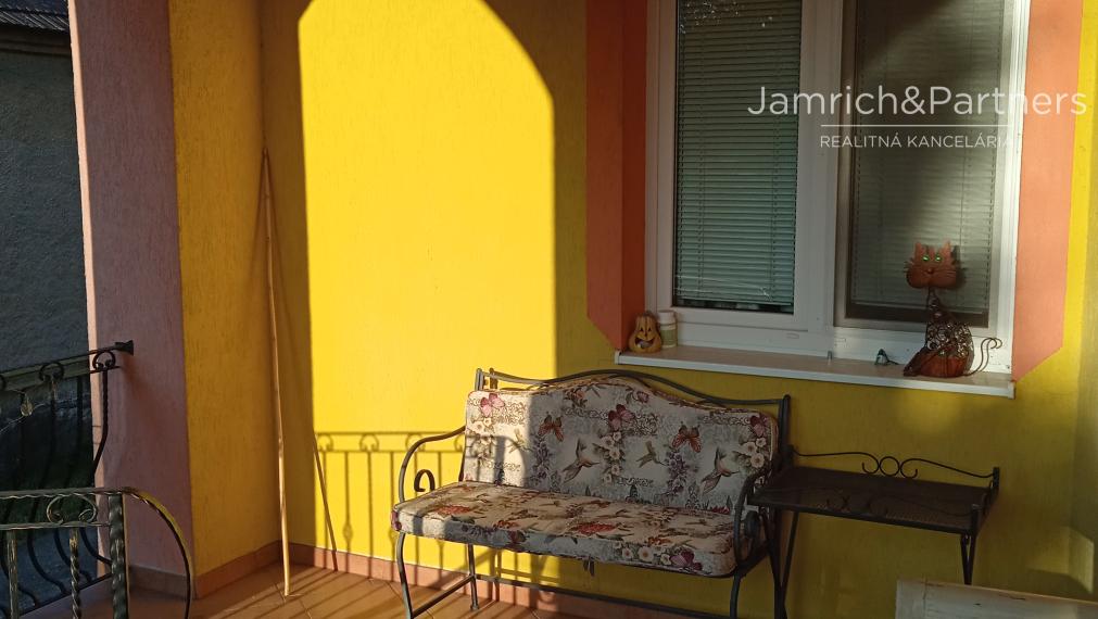 zrekonštruovaný praktický 4–IZBOVÝ RODINNÝ DOM v Lužiankach