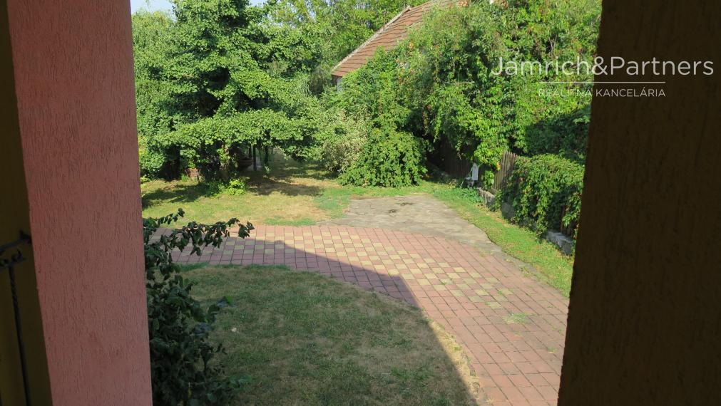 zrekonštruovaný praktický 4–IZBOVÝ RODINNÝ DOM v Lužiankach