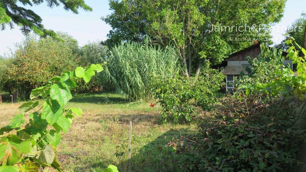 Predávame 2 STAVEBNÉ POZEMKY v obci Lužianky, okres Nitra