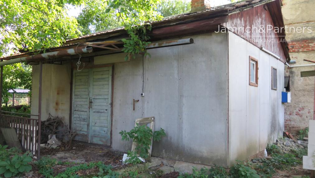 Predávame 2 STAVEBNÉ POZEMKY v obci Lužianky, okres Nitra