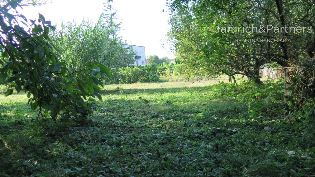 Predávame 2 STAVEBNÉ POZEMKY v obci Lužianky, okres Nitra