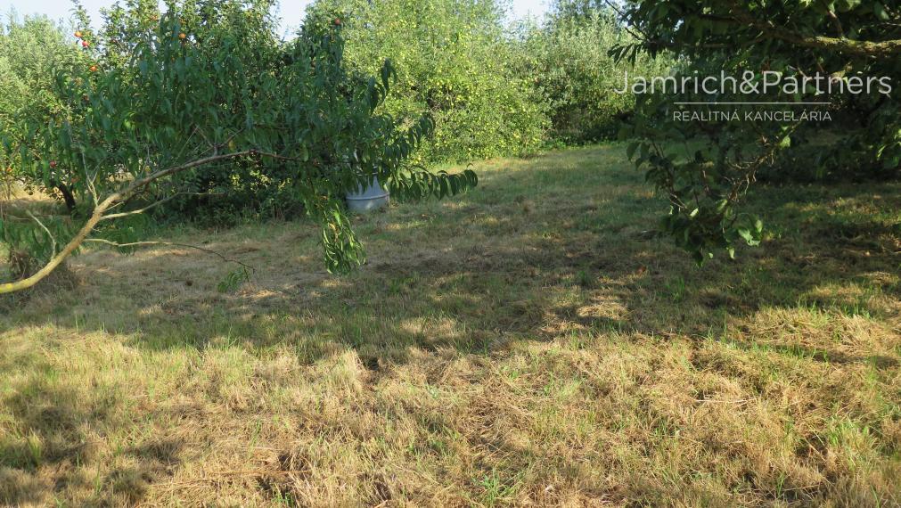 Predávame 2 STAVEBNÉ POZEMKY v obci Lužianky, okres Nitra