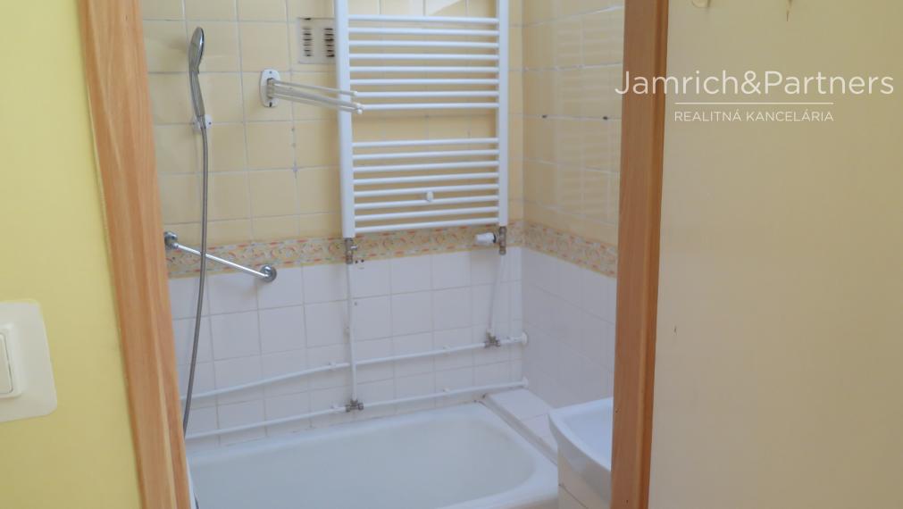 Predaj 2-izbového bytu v centre PEZINKA - blízko Bratislavy