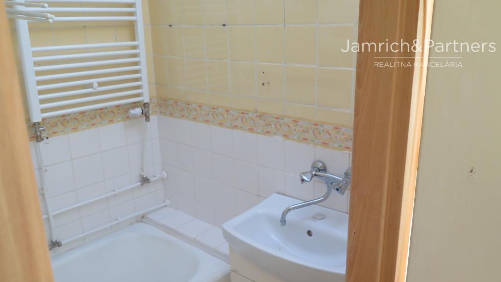 Predaj 2-izbového bytu v centre PEZINKA - blízko Bratislavy