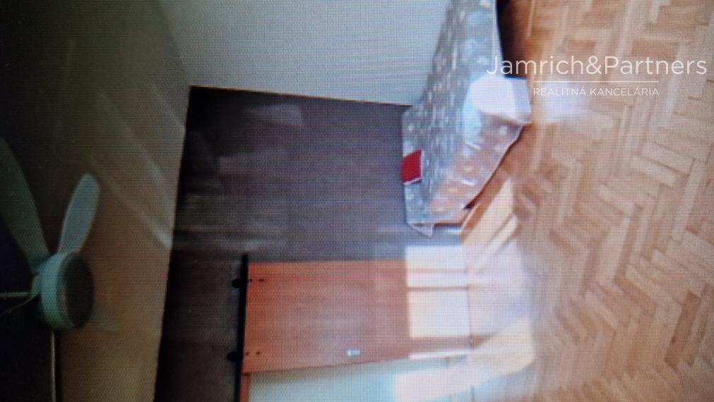 Prenajmeme 2 izb. byt s lodžiou v Bratislave I–Staré Mesto.