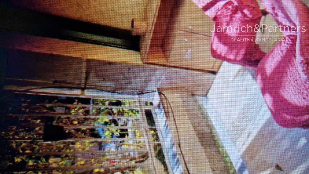 Prenajmeme 2 izb. byt s lodžiou v Bratislave I–Staré Mesto.