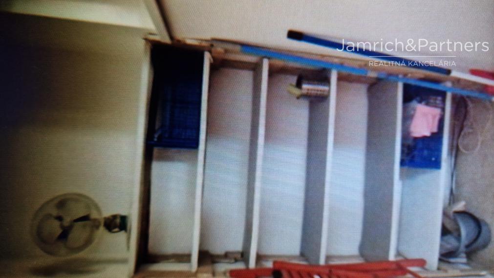 Prenajmeme 2 izb. byt s lodžiou v Bratislave I–Staré Mesto.