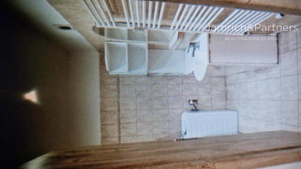 Prenajmeme 2 izb. byt s lodžiou v Bratislave I–Staré Mesto.