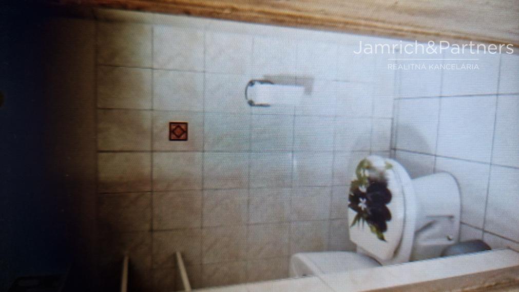 Prenajmeme 2 izb. byt s lodžiou v Bratislave I–Staré Mesto.