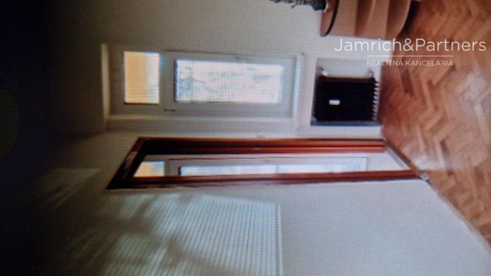 Prenajmeme 2 izb. byt s lodžiou v Bratislave I–Staré Mesto.