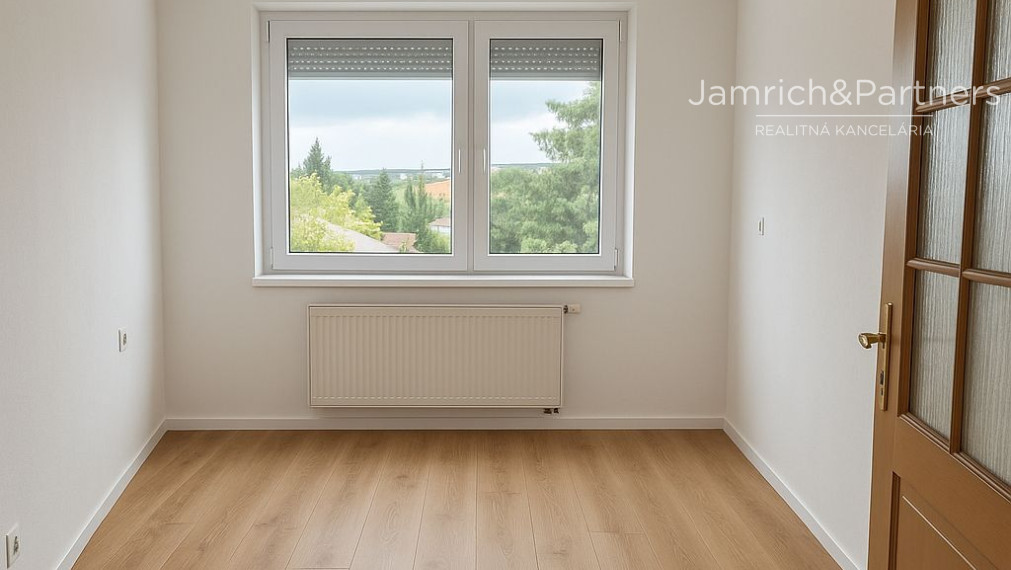 Predaj - veľký 4-i. BYT - Hlavná ul., Nová Ves nad Žitavou.