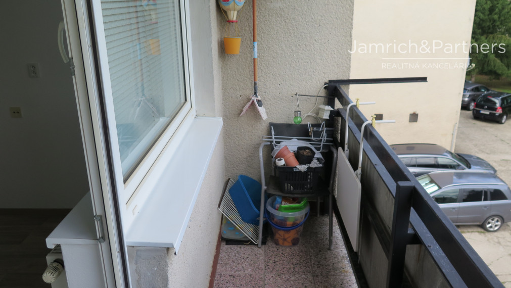 Predaj - veľký 4-i. BYT - Hlavná ul., Nová Ves nad Žitavou.