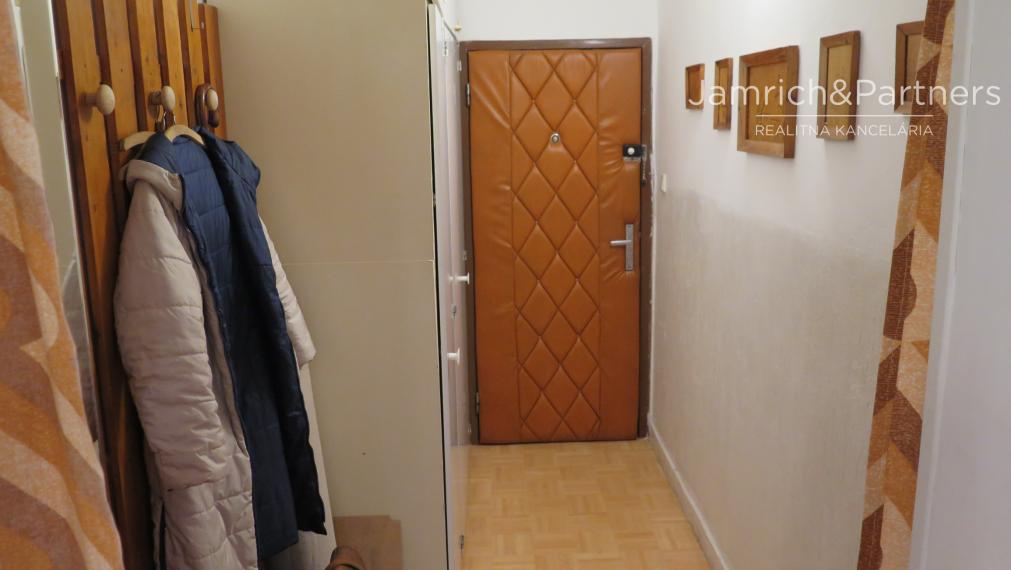 Predaj 3-izbový byt s dvoma lodžiami na Žarnovickej ul.č. 3 v Bratislave III – časť Rača