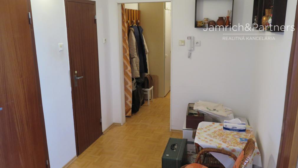 Predaj 3-izbový byt s dvoma lodžiami na Žarnovickej ul.č. 3 v Bratislave III – časť Rača