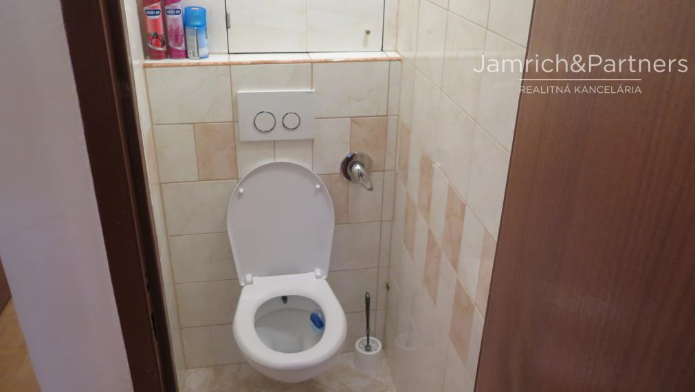 Predaj 3-izbový byt s dvoma lodžiami na Žarnovickej ul.č. 3 v Bratislave III – časť Rača