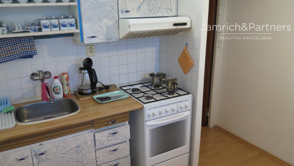 Predaj 3-izbový byt s dvoma lodžiami na Žarnovickej ul.č. 3 v Bratislave III – časť Rača