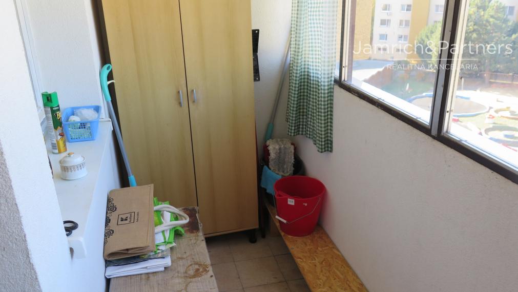 Predaj 3-izbový byt s dvoma lodžiami na Žarnovickej ul.č. 3 v Bratislave III – časť Rača