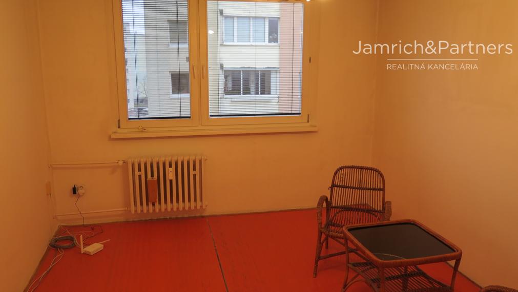 Predaj 3-izbový byt s dvoma lodžiami na Žarnovickej ul.č. 3 v Bratislave III – časť Rača