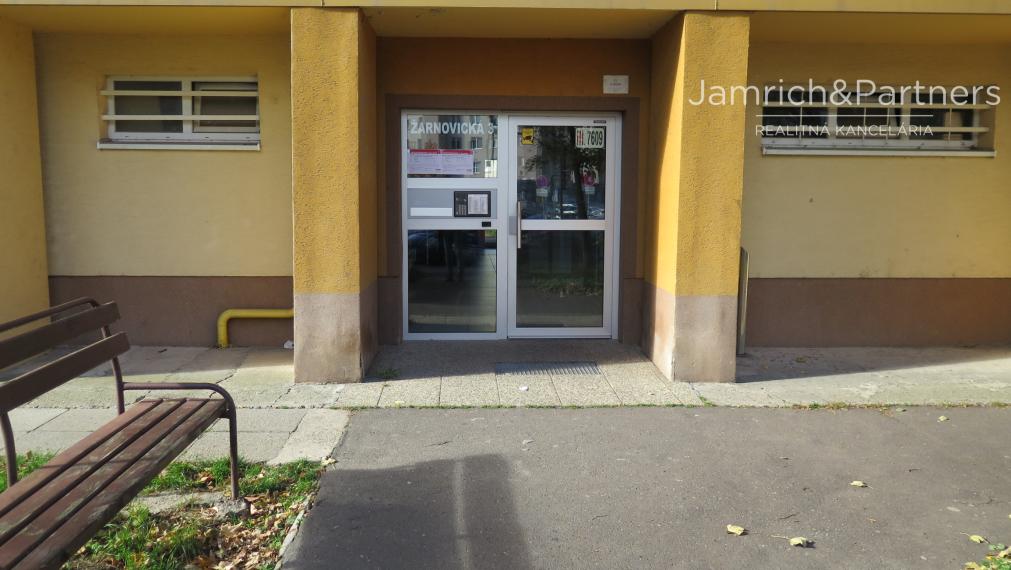 Predaj 3-izbový byt s dvoma lodžiami na Žarnovickej ul.č. 3 v Bratislave III – časť Rača