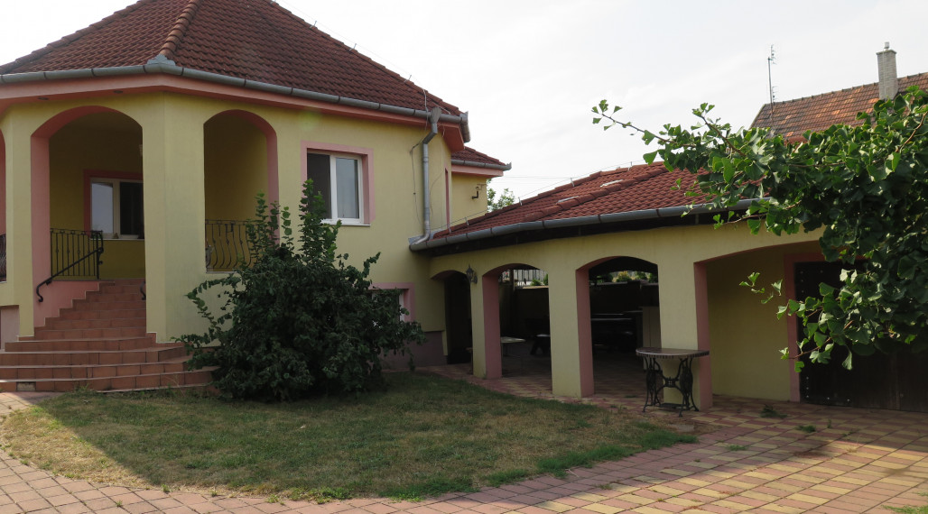 zrekonštruovaný praktický 4–IZBOVÝ RODINNÝ DOM v Lužiankach