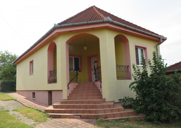zrekonštruovaný praktický 4–IZBOVÝ RODINNÝ DOM v Lužiankach