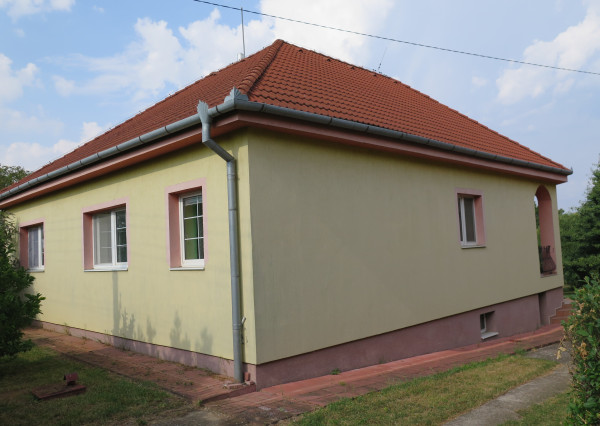 zrekonštruovaný praktický 4–IZBOVÝ RODINNÝ DOM v Lužiankach