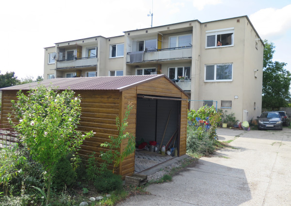 Predaj - veľký 4-i. BYT - Hlavná ul., Nová Ves nad Žitavou.