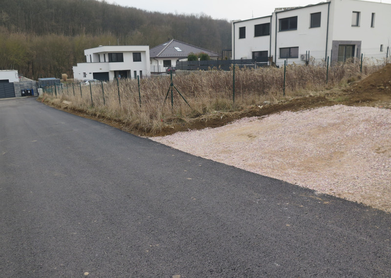 STAVEBNÝ POZEMOK v tichej lokalite mesta Nitra - Kynek - fotografia 1