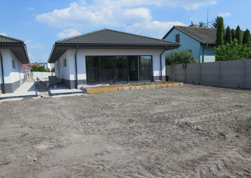 Predaj novostavby 5-i DOMU v Orechovej Potôni pri BA - fotografia 1